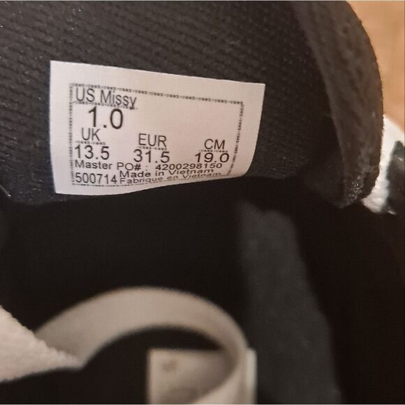 Vans Girls Moody Floral Purple/Black Sneakers NWT Size 1 - Picture 4 of 4